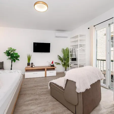 Stunning Apartment In Sibenik With House Sea View *