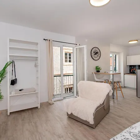 Apartman Stunning Apartment In Sibenik With House Sea View *