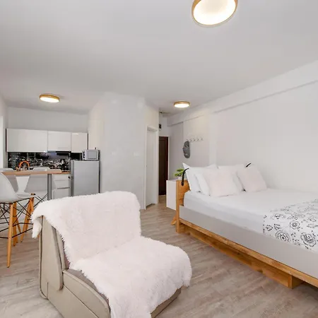 Stunning Apartment In Sibenik With House Sea View Šibenik