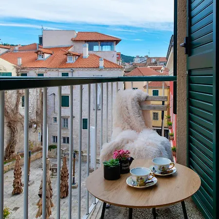 Stunning Apartment In Sibenik With House Sea View Apartman