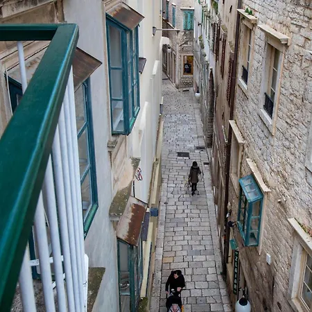 Apartman Stunning Apartment In Sibenik With House Sea View