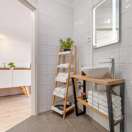 Apartman Stunning Apartment In Sibenik With House Sea View Šibenik