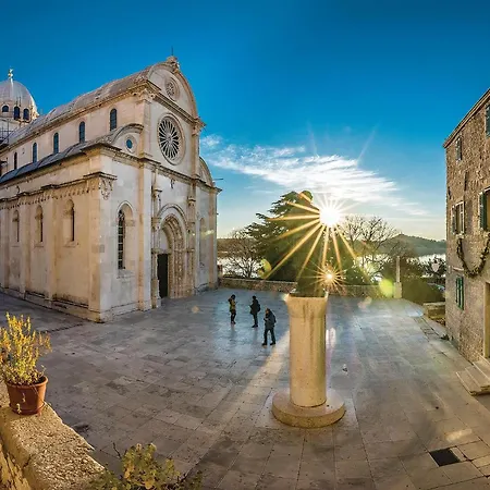 Stunning Apartment In Sibenik With House Sea View Apartman *
