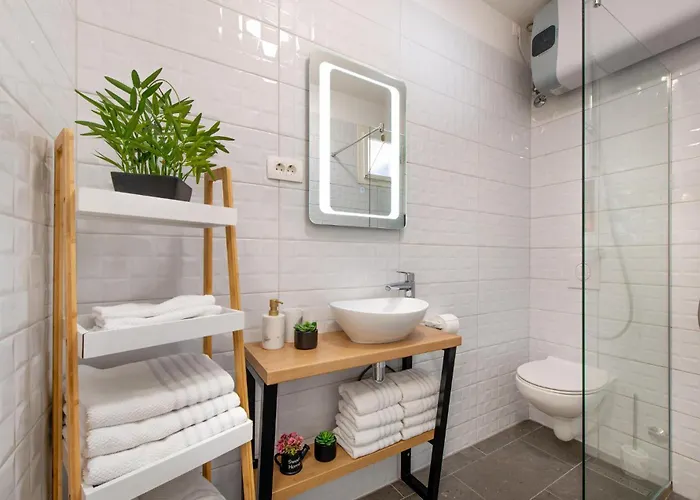 Amazing In With House Sea View * 시베니크