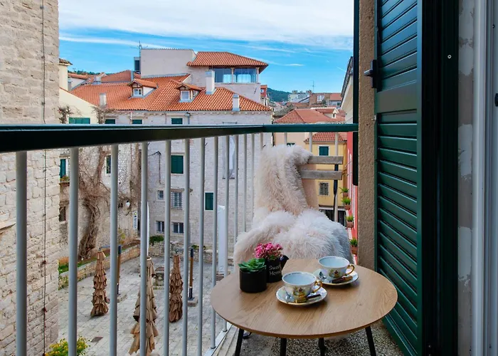 Amazing In With House Sea View Apartment