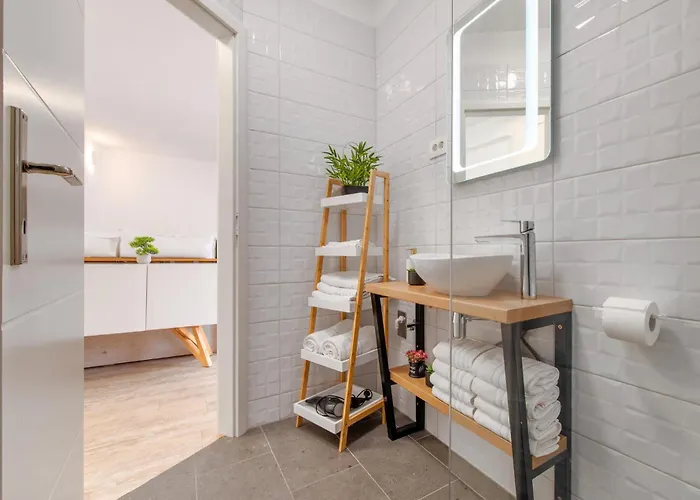 아파트 Amazing In With House Sea View 시베니크